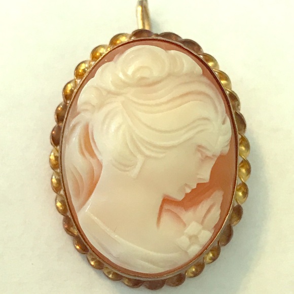 Jewelry - Circa 1930s Conch Cameo Pendant Marked V20 12K GF